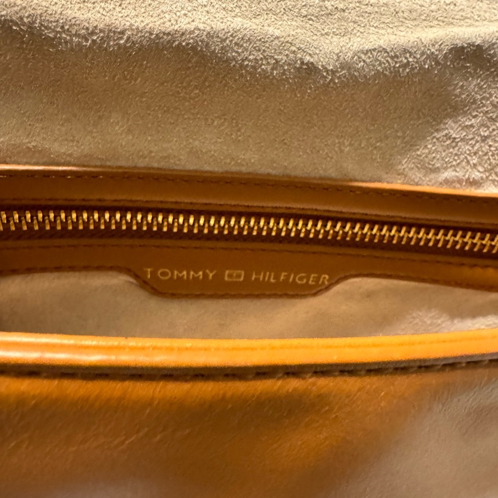 Tommy Hilfiger Leather Crossbody Bag in Camel Brown - Picture 5 of 9